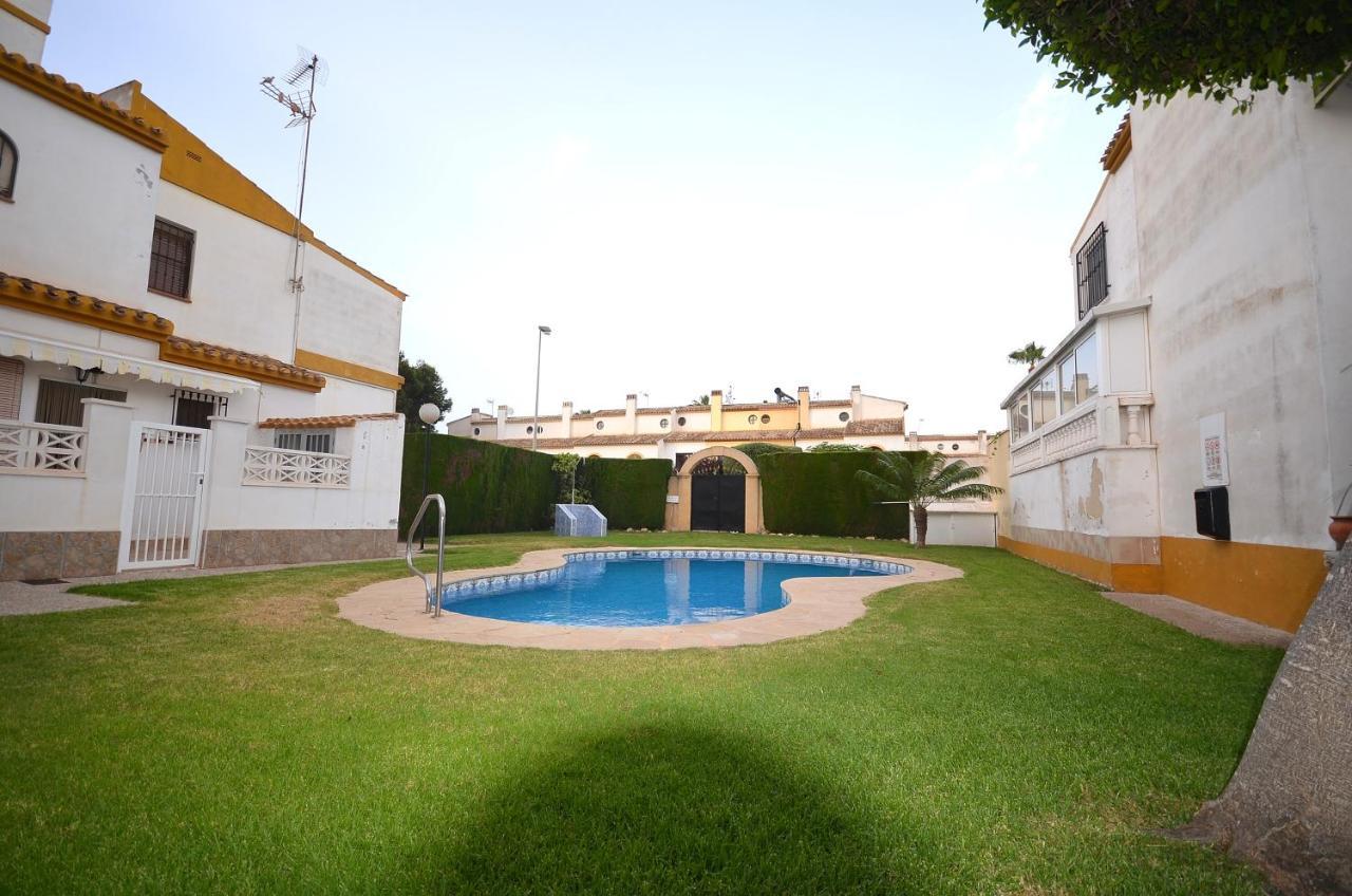 Agradable Adosado Con Piscina, Duchas Hidromasaje Vila Torrevieja Exterior foto