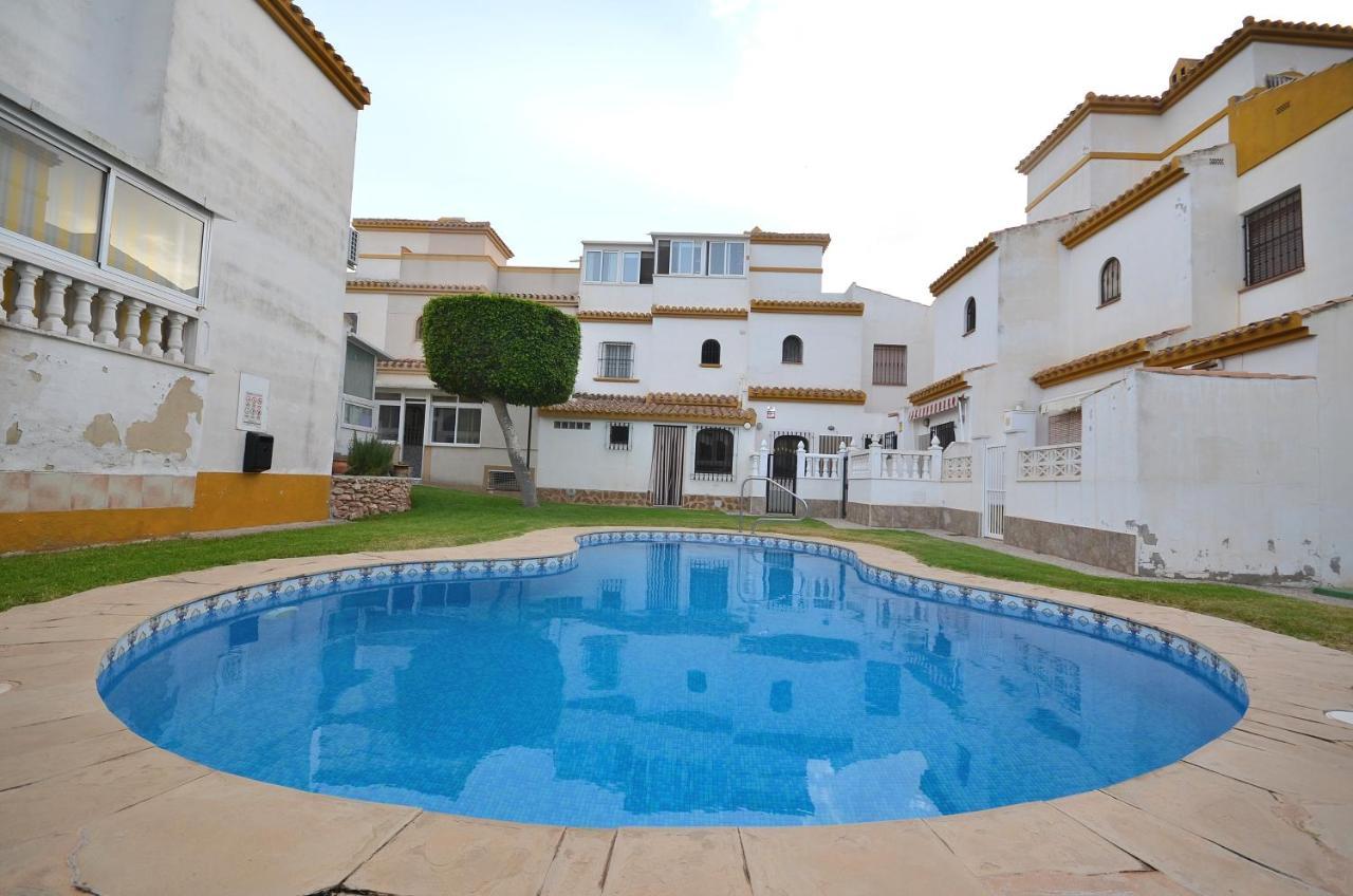 Agradable Adosado Con Piscina, Duchas Hidromasaje Vila Torrevieja Exterior foto