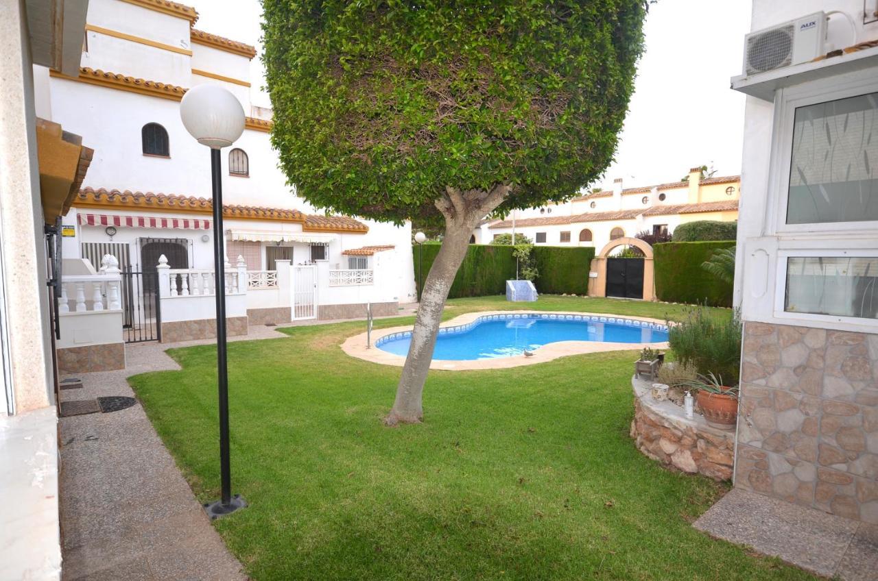 Agradable Adosado Con Piscina, Duchas Hidromasaje Vila Torrevieja Exterior foto